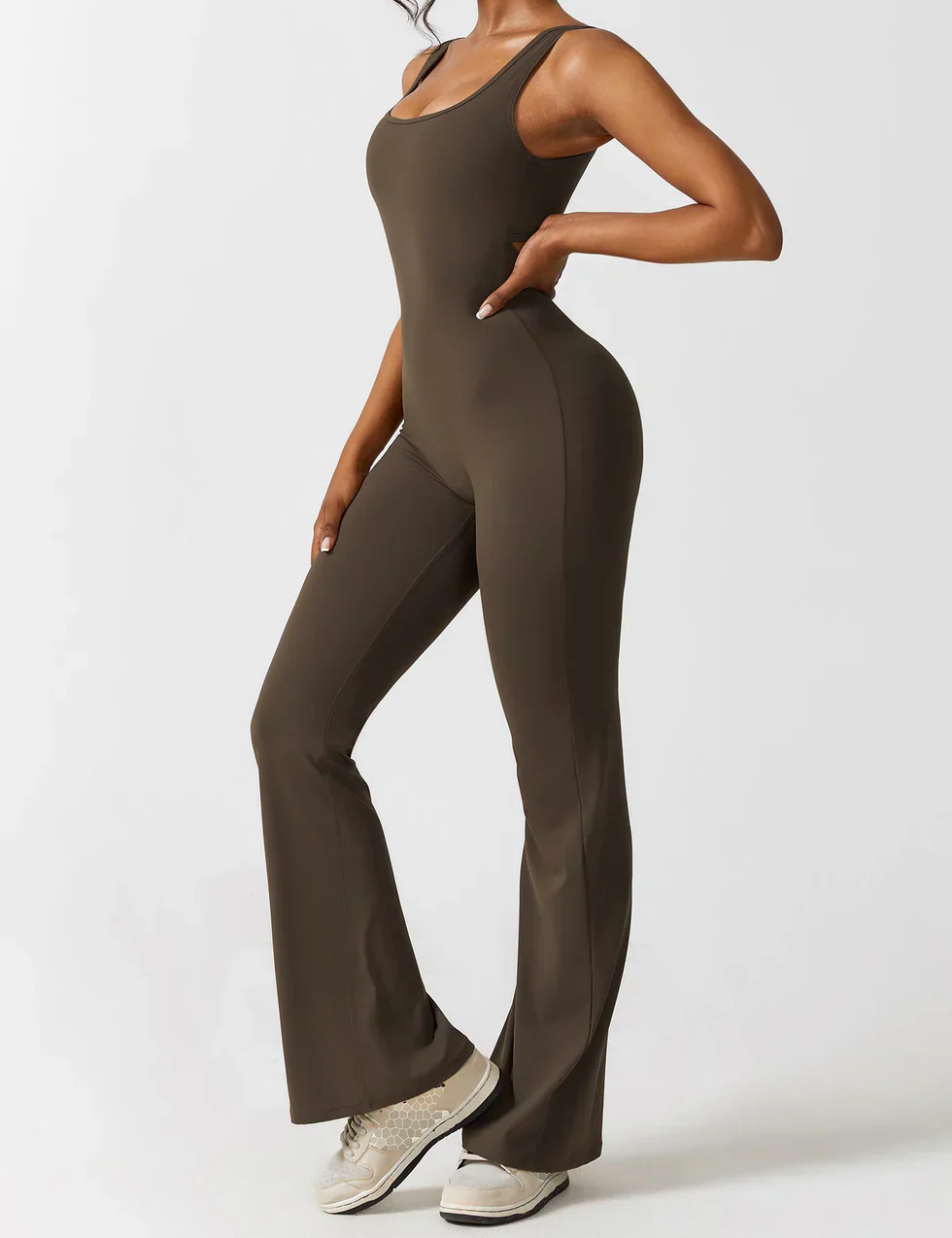 Elena Flared Jumpsuit met V-Rug en Shaping Fit voor Dames - Image 10