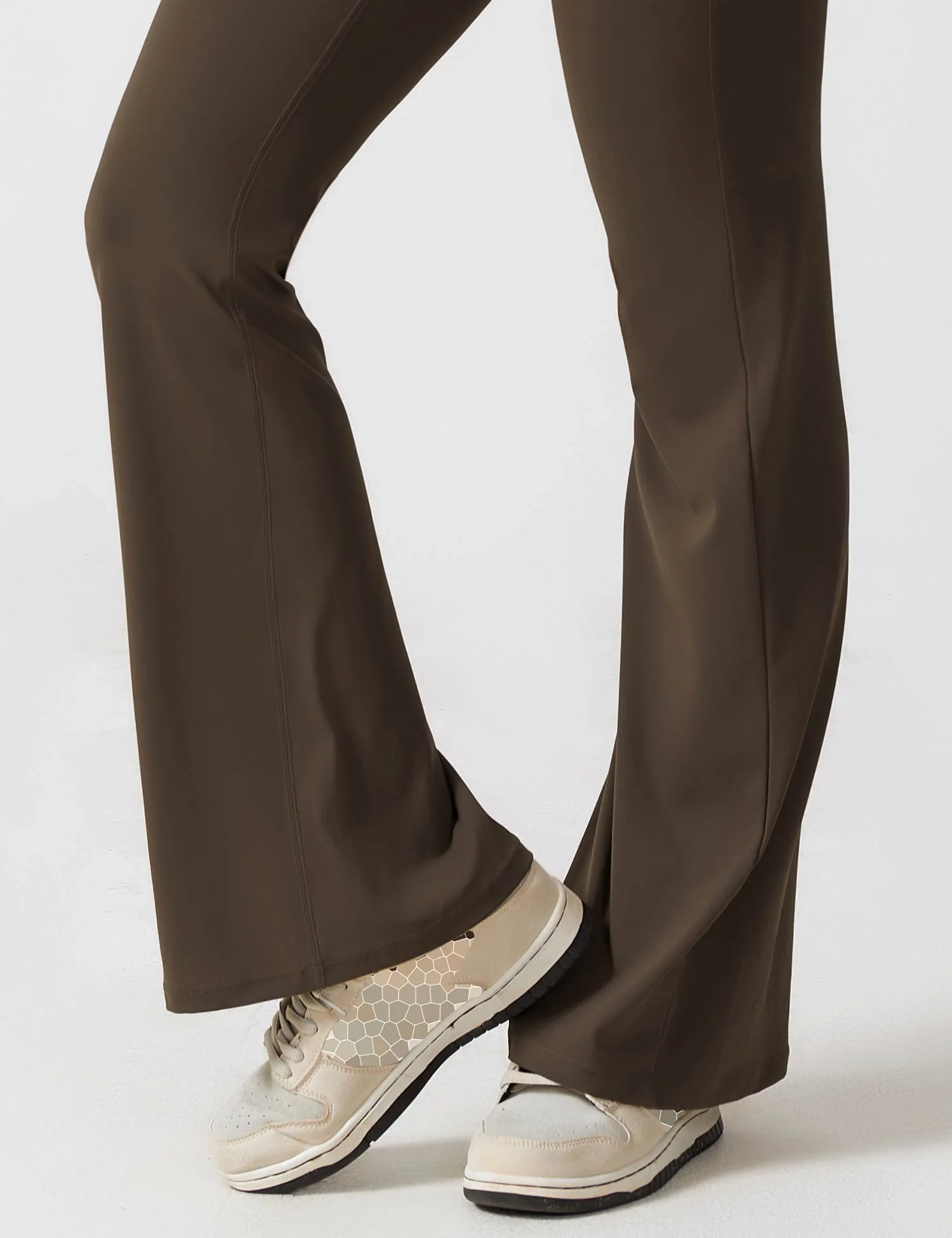 Elena Flared Jumpsuit met V-Rug en Shaping Fit voor Dames - Image 12