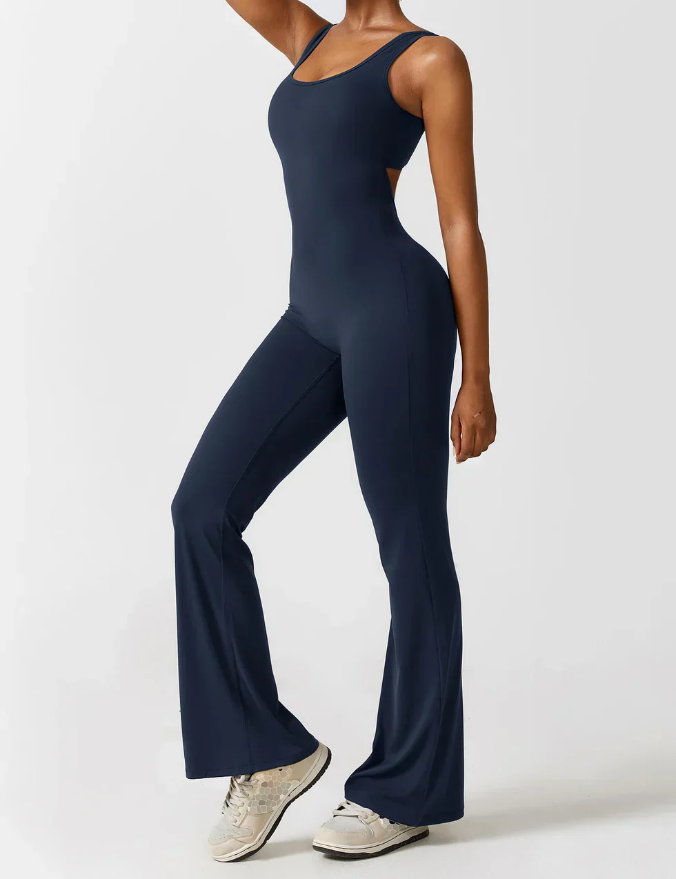 Elena Flared Jumpsuit met V-Rug en Shaping Fit voor Dames - Image 16