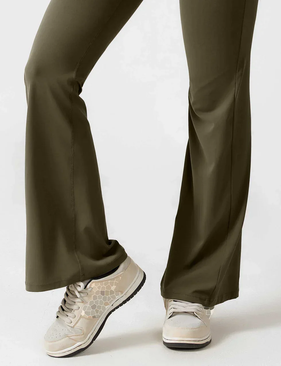 Elena Flared Jumpsuit met V-Rug en Shaping Fit voor Dames - Image 24